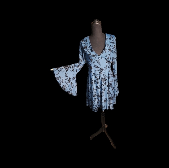 Cute Coquette Dress in Teal /Black Floral. Size Small, Flair Sleeves by Miami - Picture 4 of 11